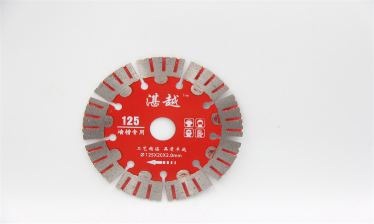金刚石锯片切割花岗岩